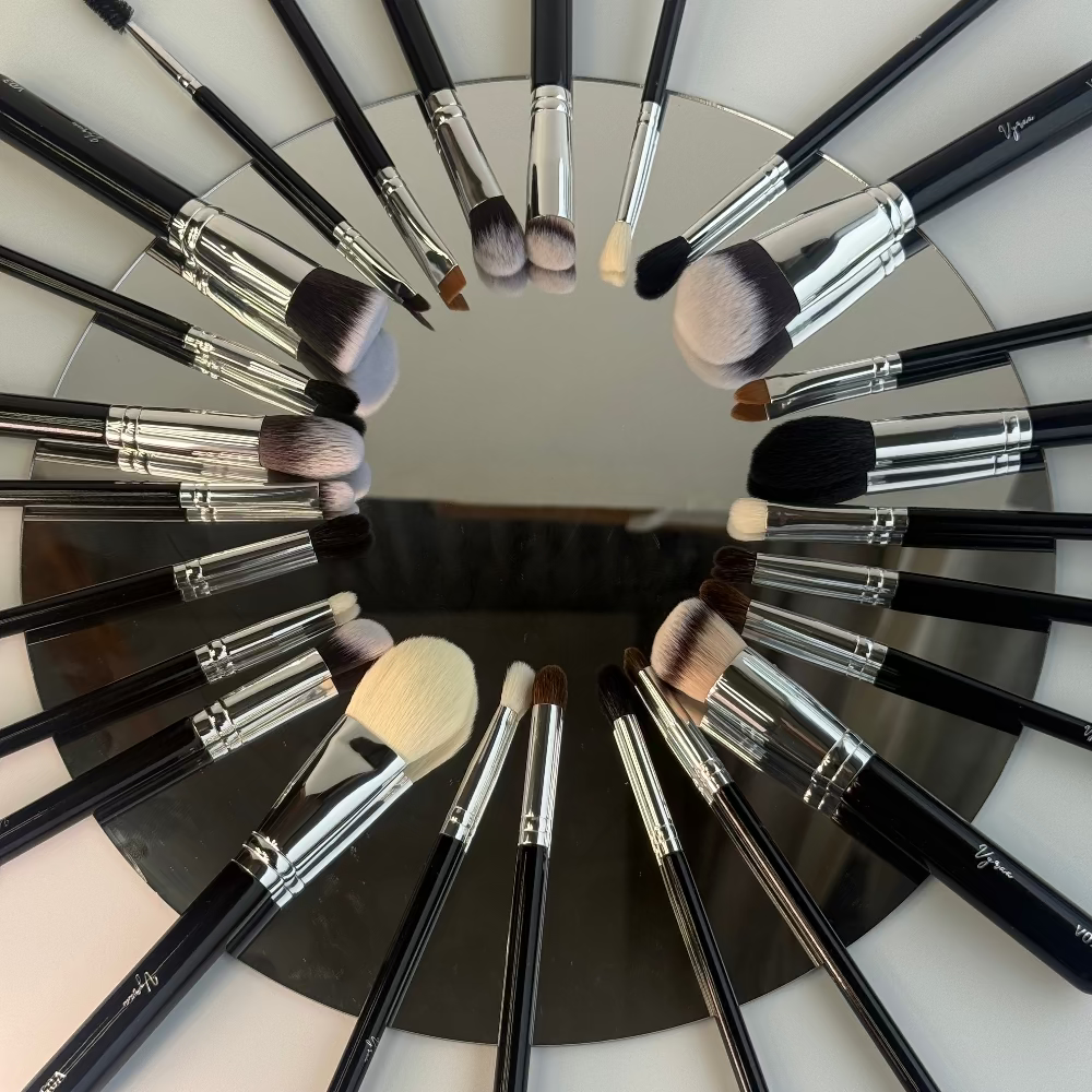 Vyraa Pro Artist Essentials — 25-Piece Professional Brush Set