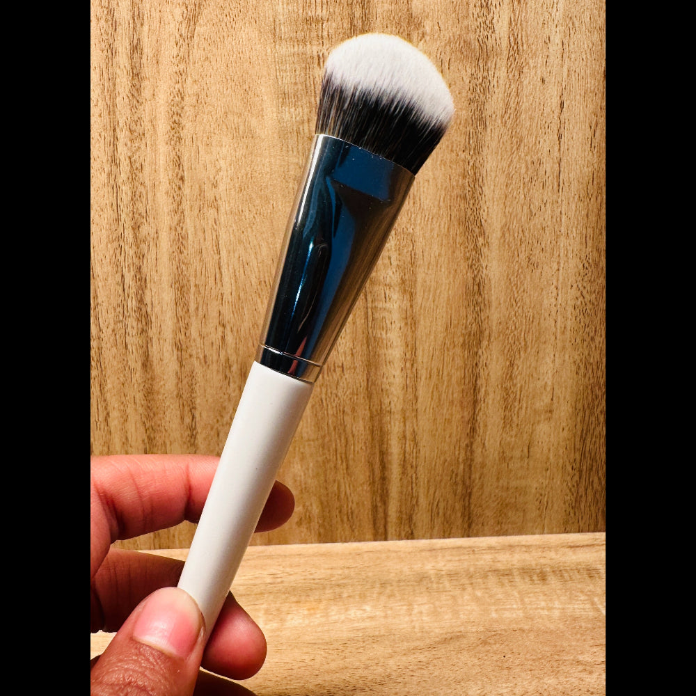 Vyraa AirBlend Foundation Brush